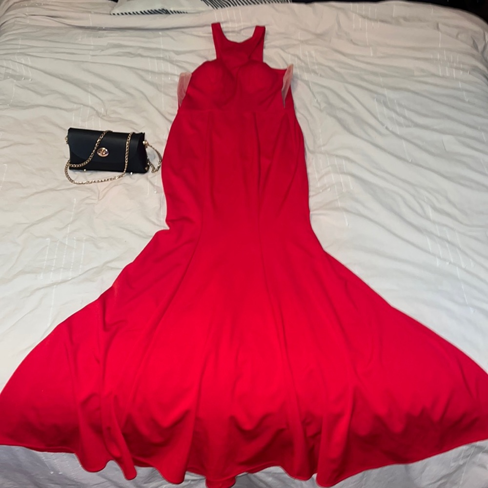 Gorgeous gorgeous mermaid fit halter neck prom dress